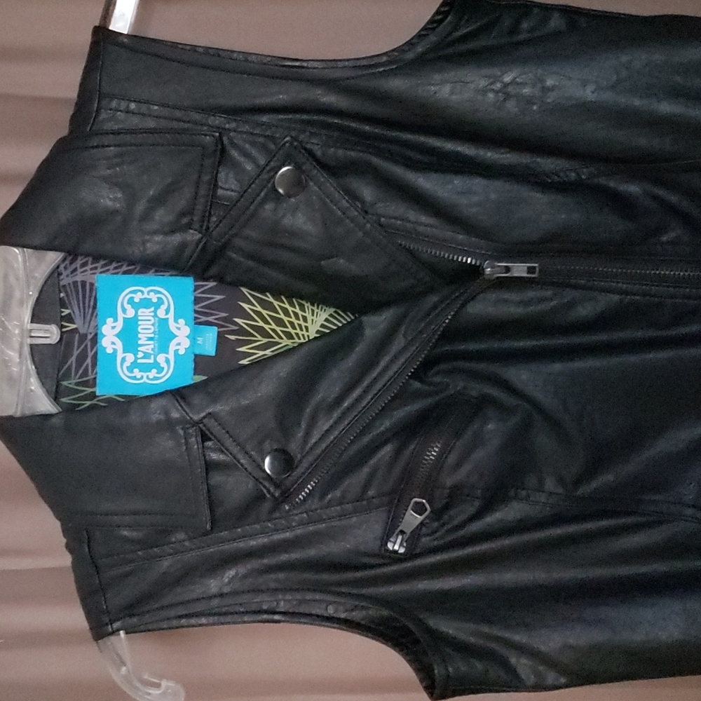 Vest - Picture 3 of 11